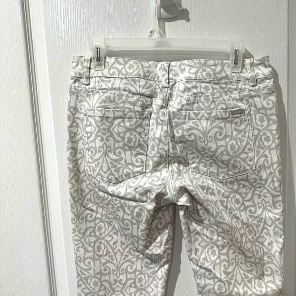 White House Black Market Gray and White Paisley Print Slim Ankle Jean Sz 6 NWOT - Picture 12 of 13